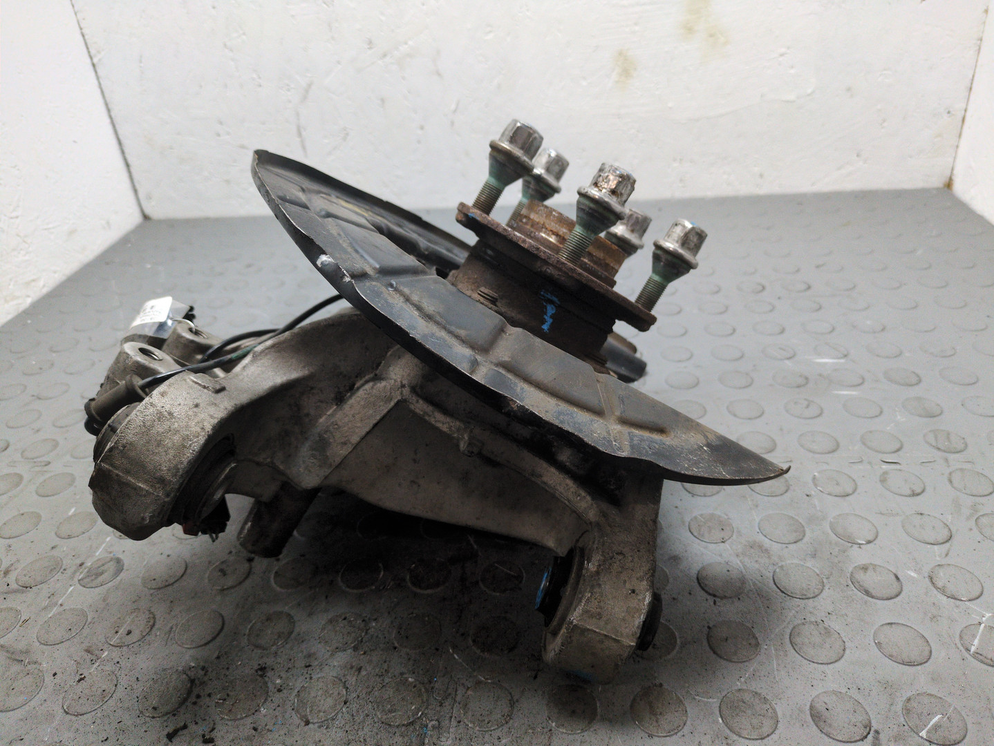 Кулак поворотный задний левый