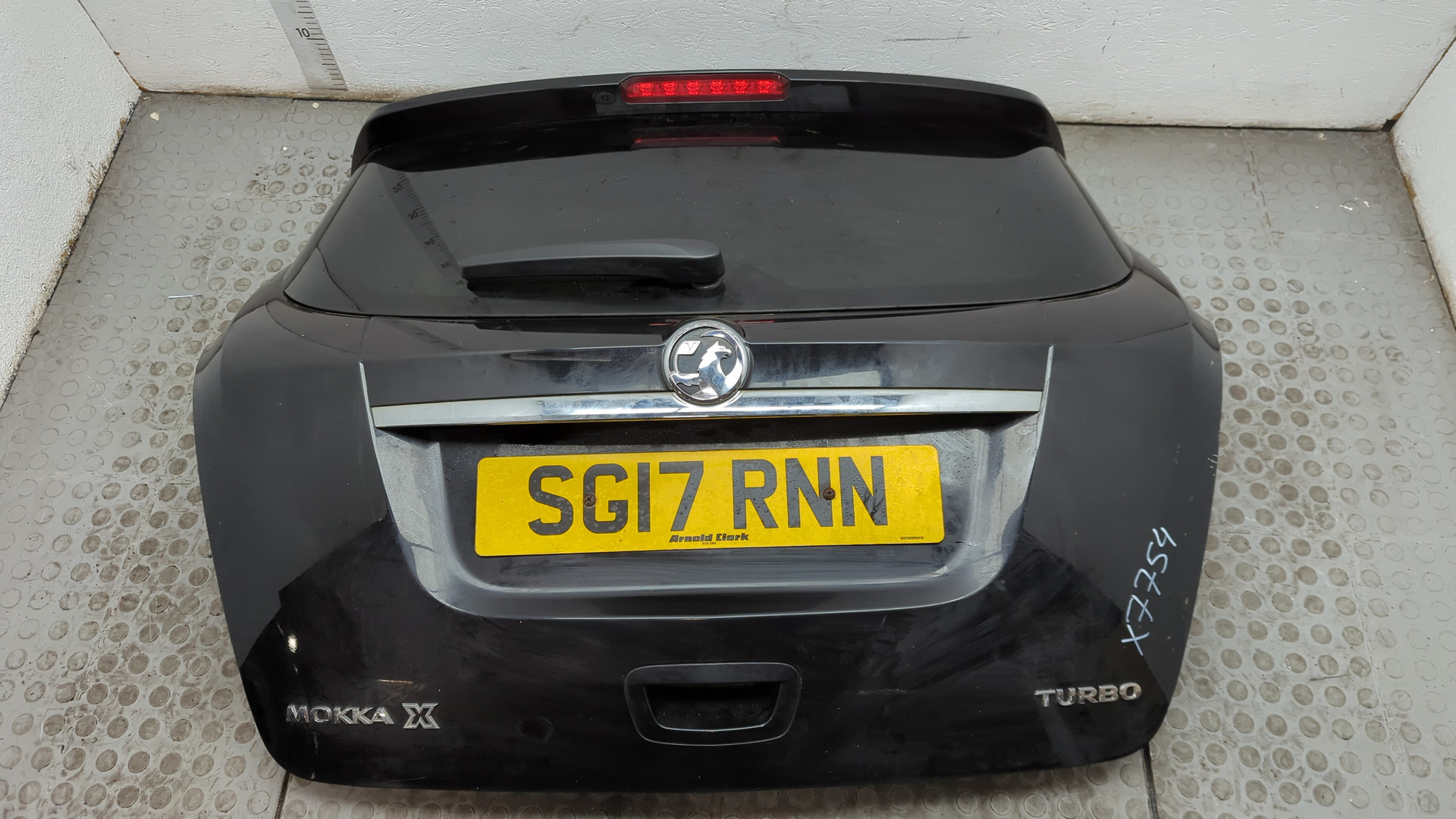 Дверь багажника