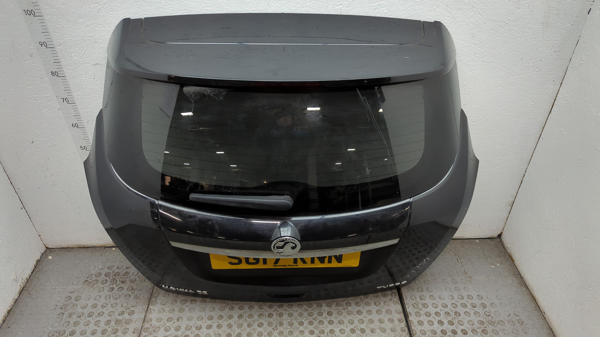 Дверь багажника