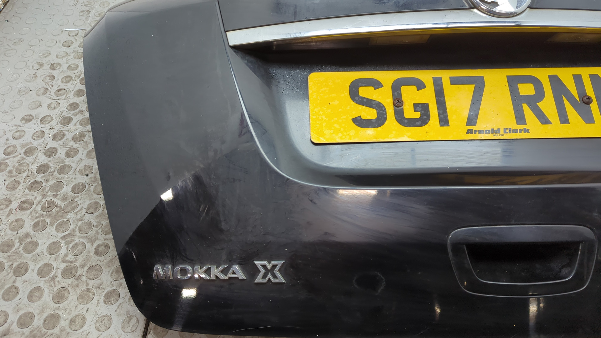 Дверь багажника