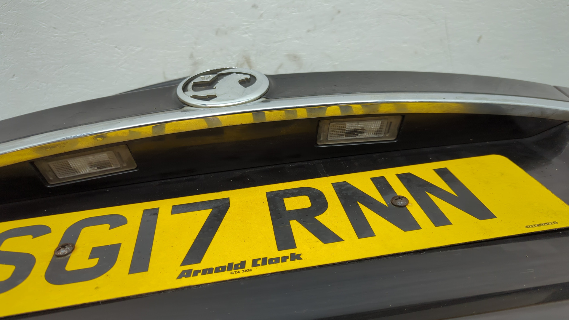 Дверь багажника