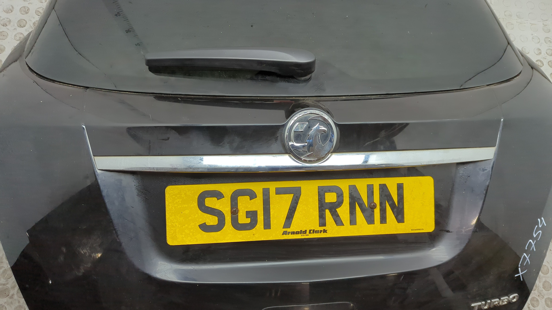 Дверь багажника