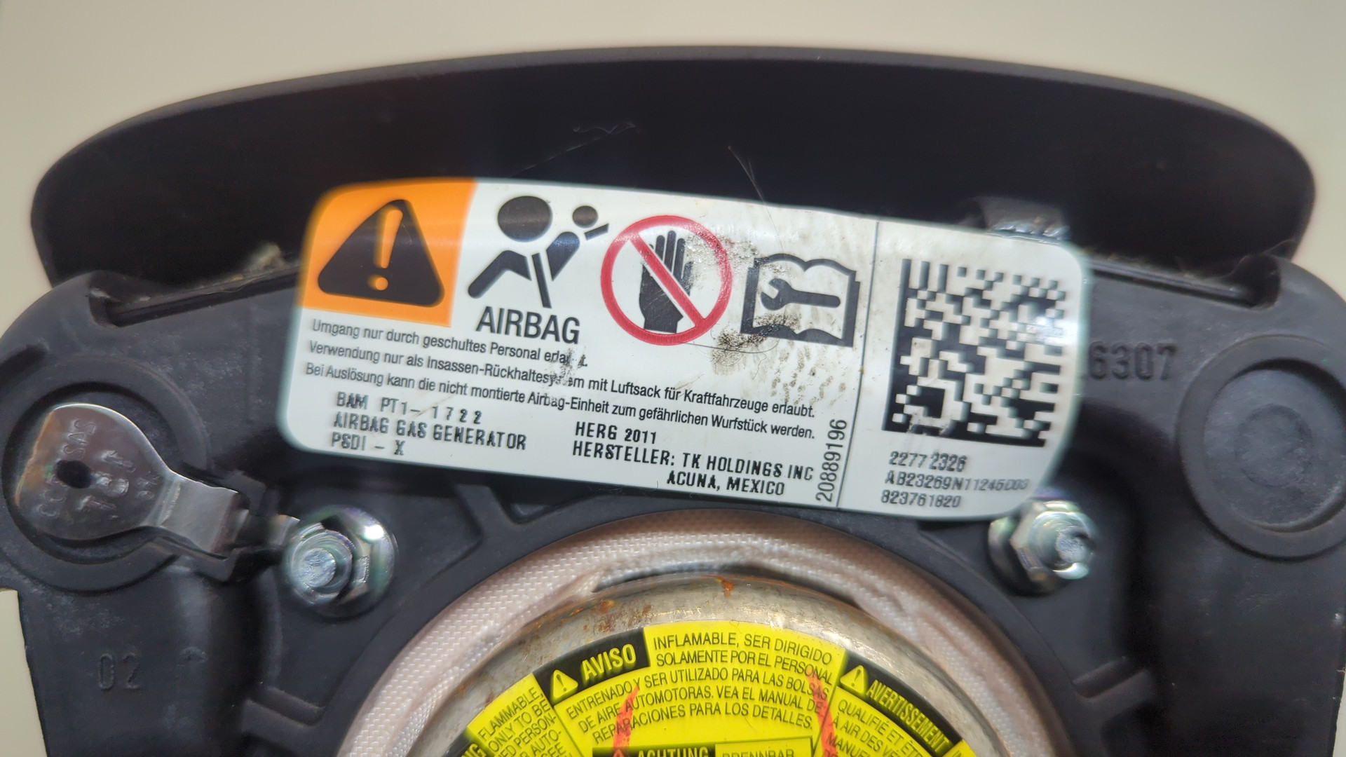 Подушка безопасности в рулевое колесо