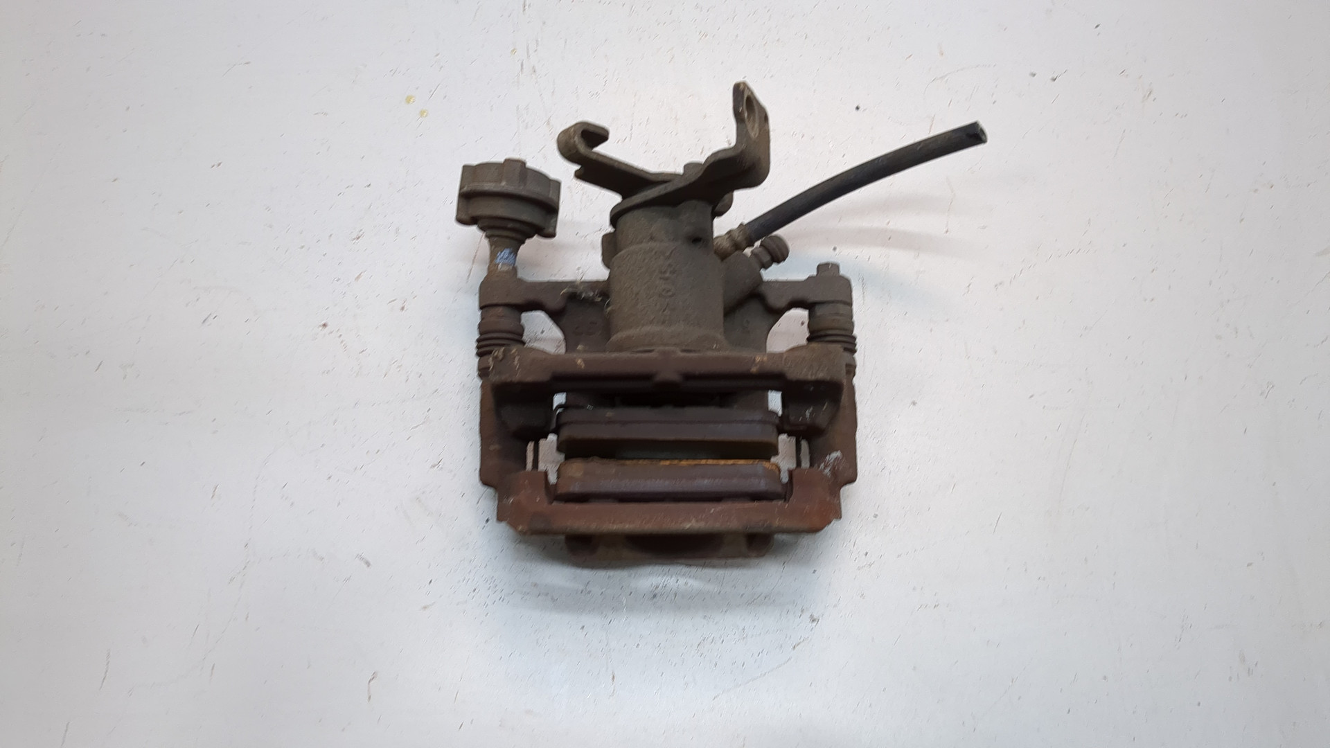 Суппорт задний левый