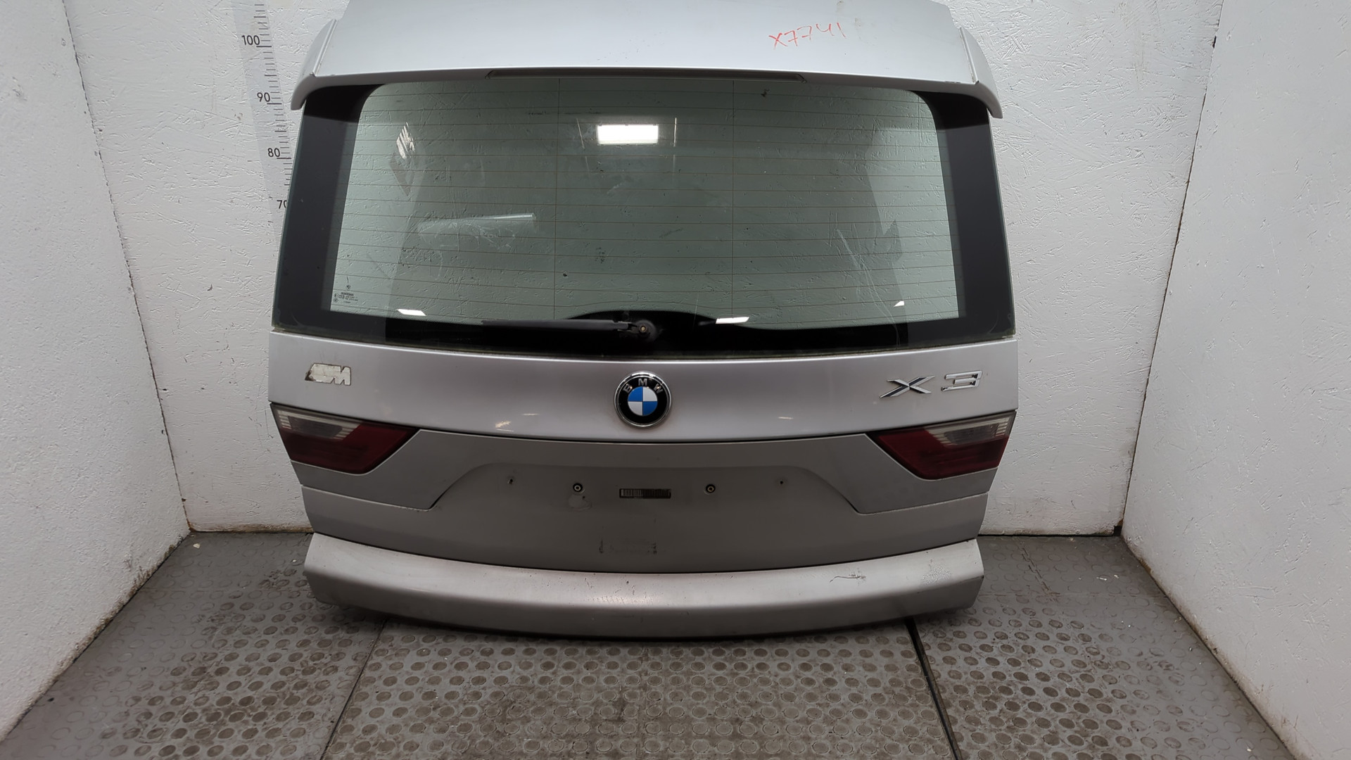 Дверь багажника