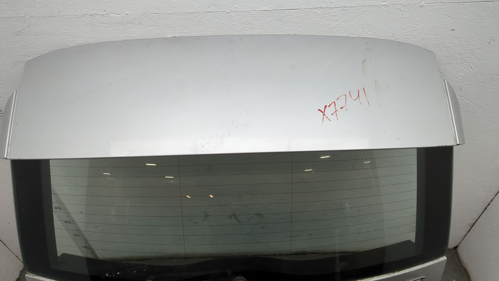 Дверь багажника