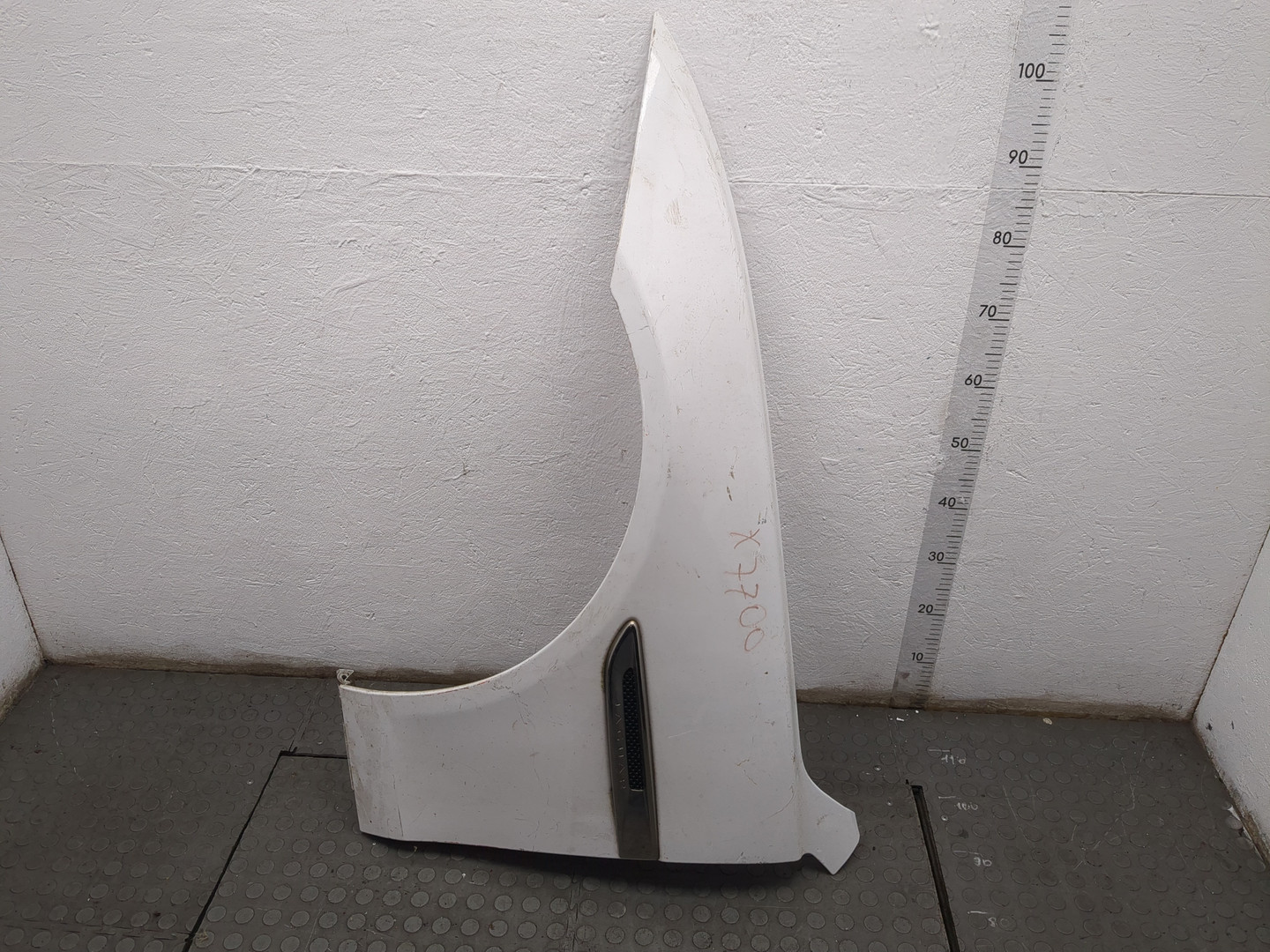 Крыло переднее левое