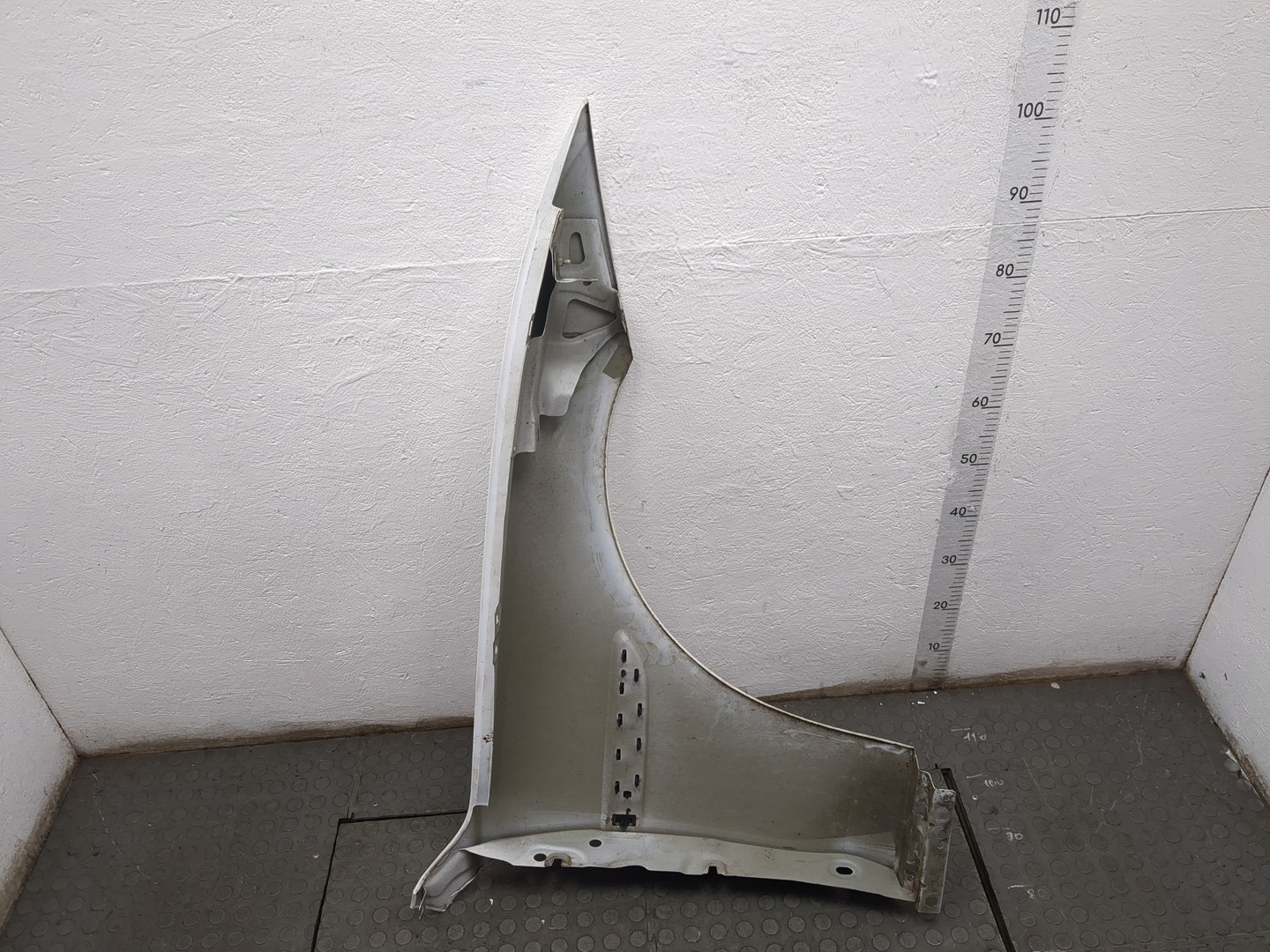 Крыло переднее левое
