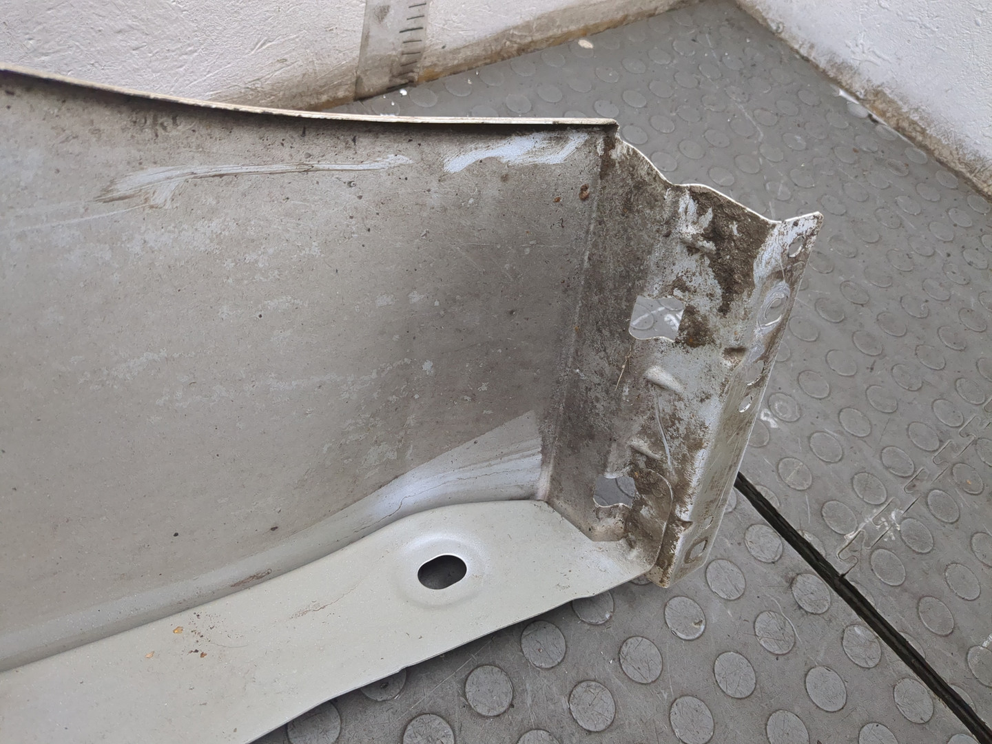 Крыло переднее левое