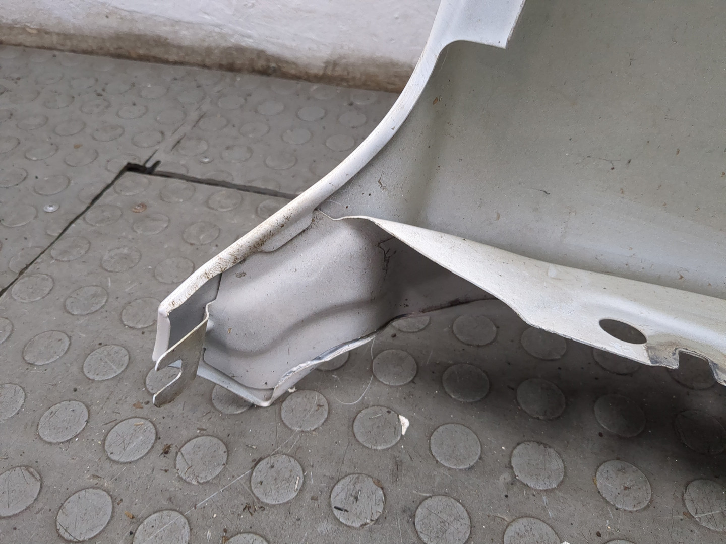 Крыло переднее левое