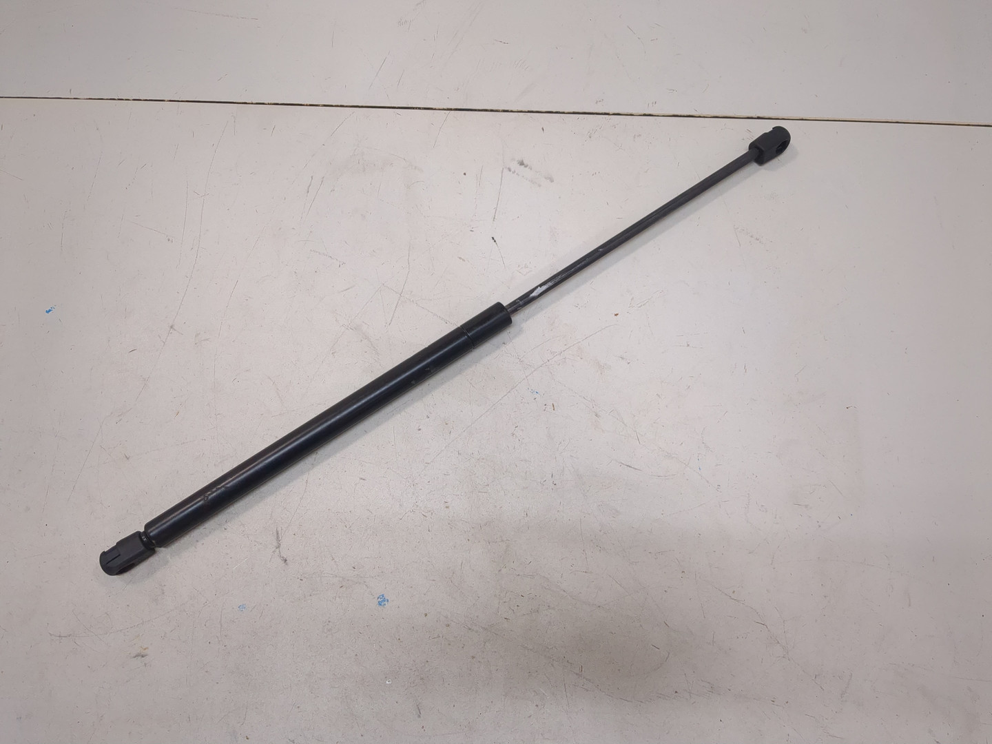 Амортизатор капота