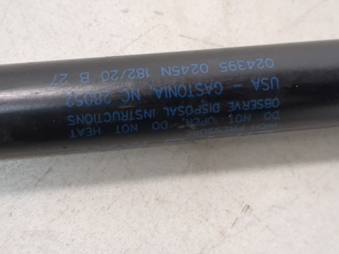 Амортизатор капота