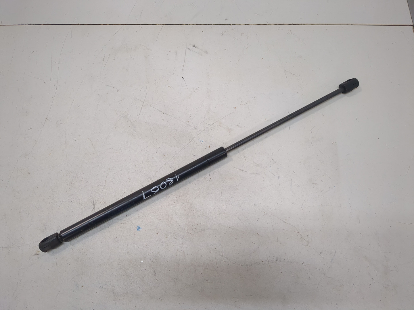 Амортизатор капота