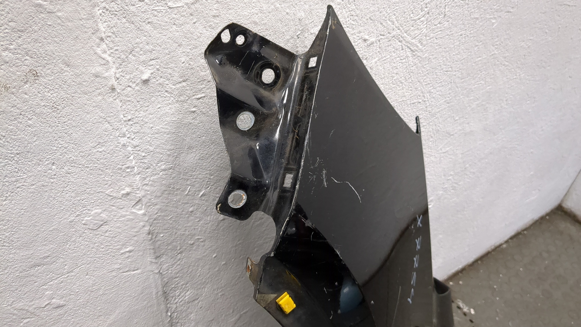 Крыло переднее левое