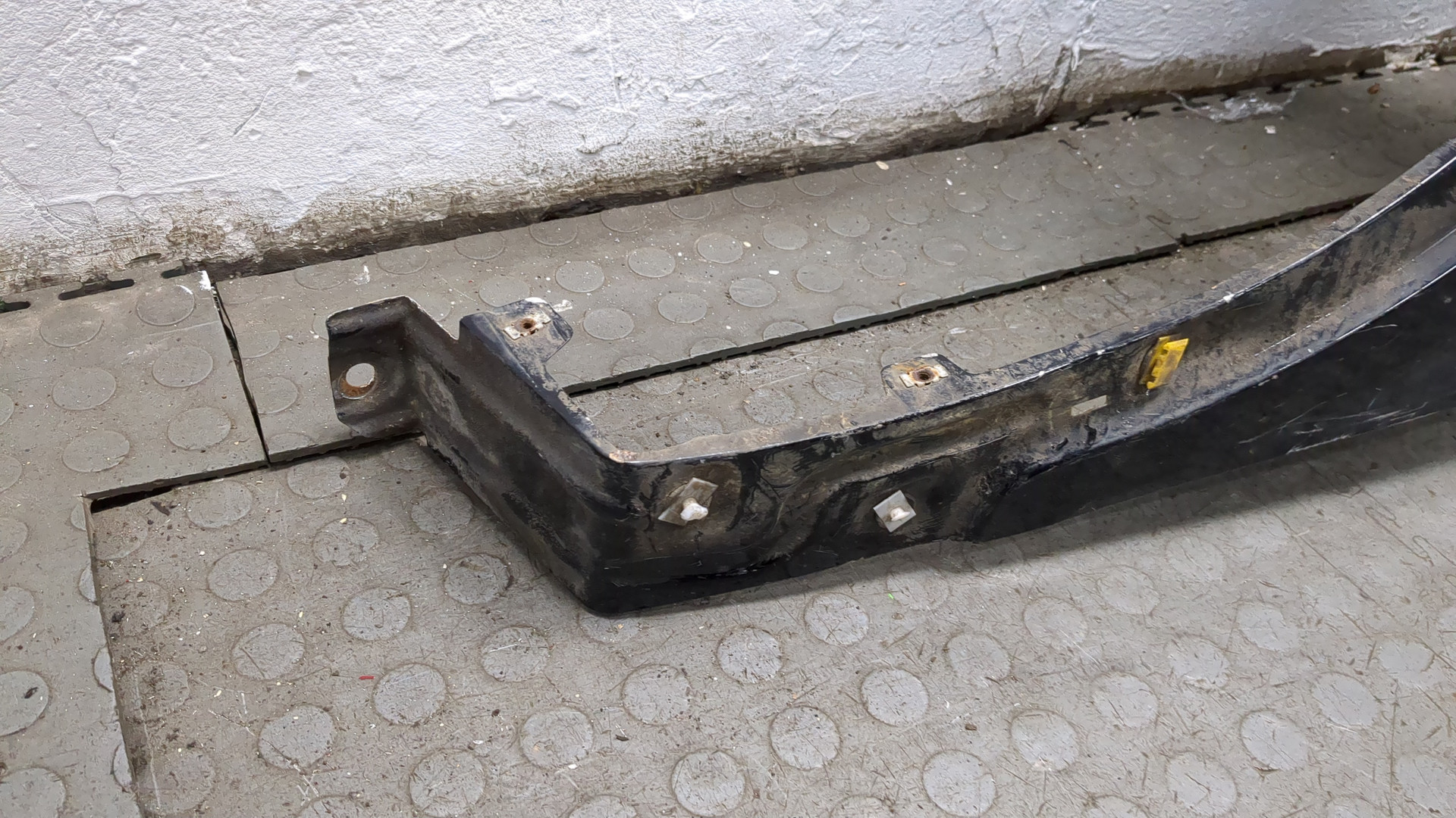 Крыло переднее левое