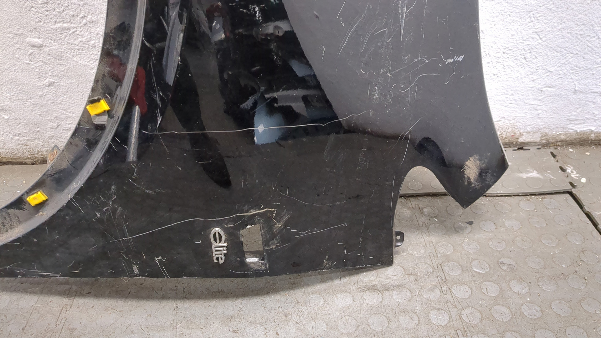 Крыло переднее левое