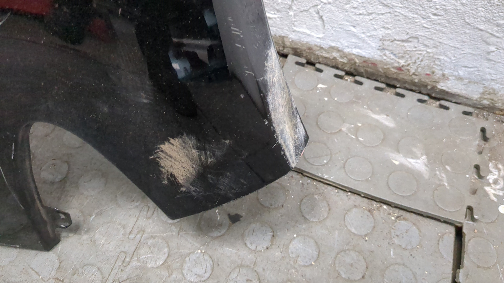 Крыло переднее левое