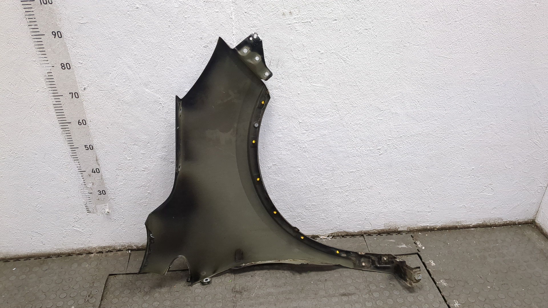 Крыло переднее левое