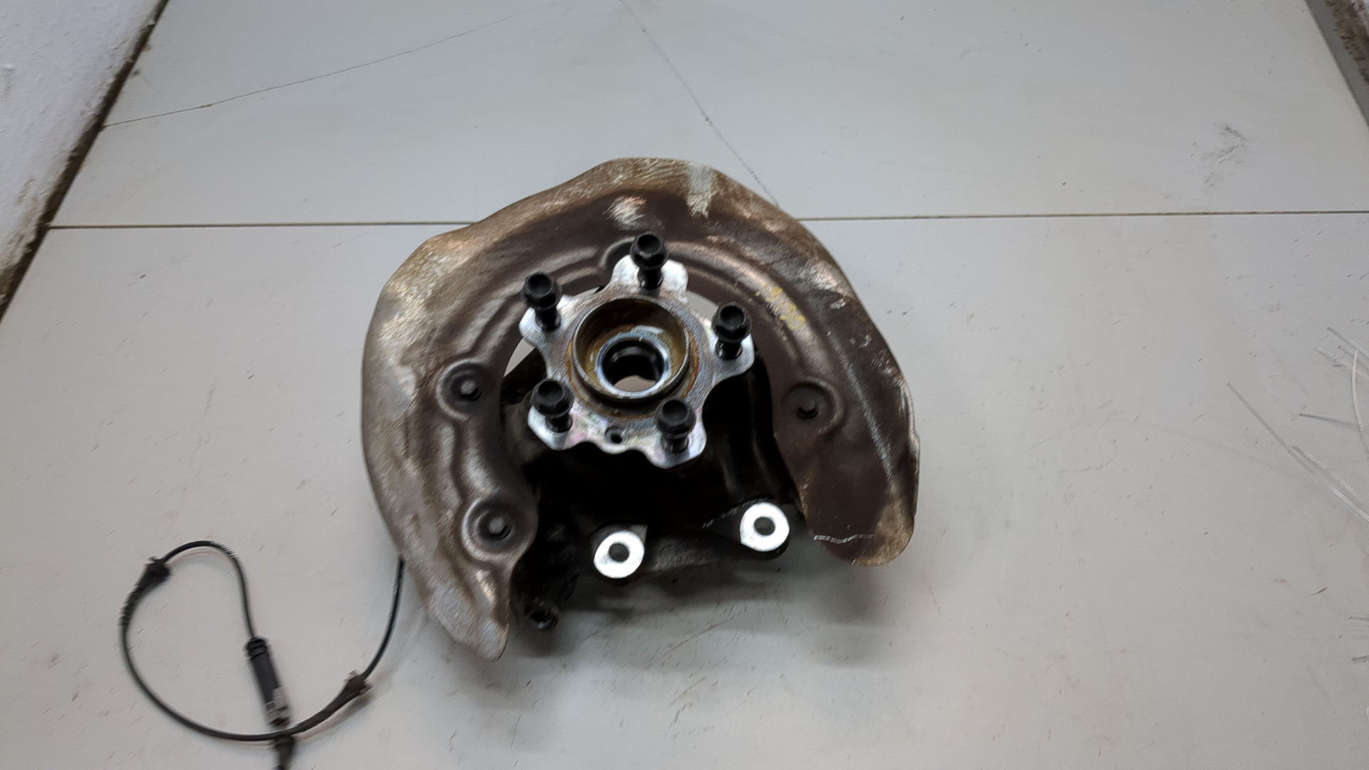 Кулак поворотный задний левый