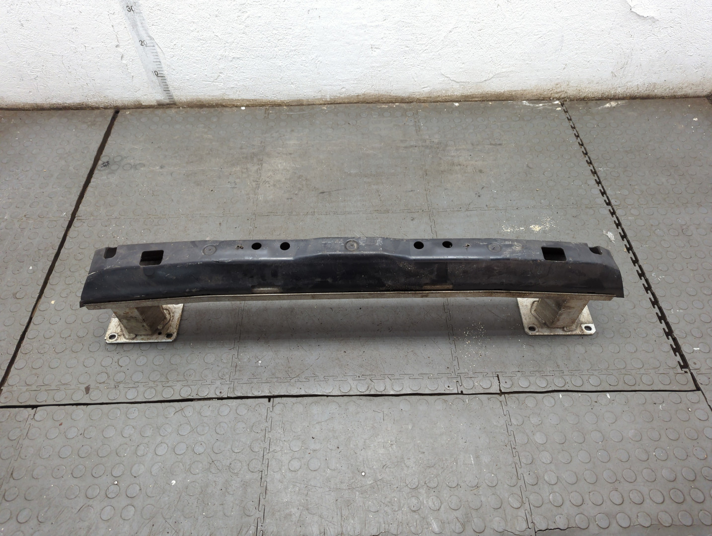 Усилитель переднего бампера