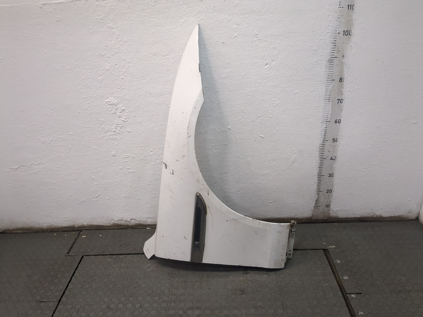 Крыло переднее правое