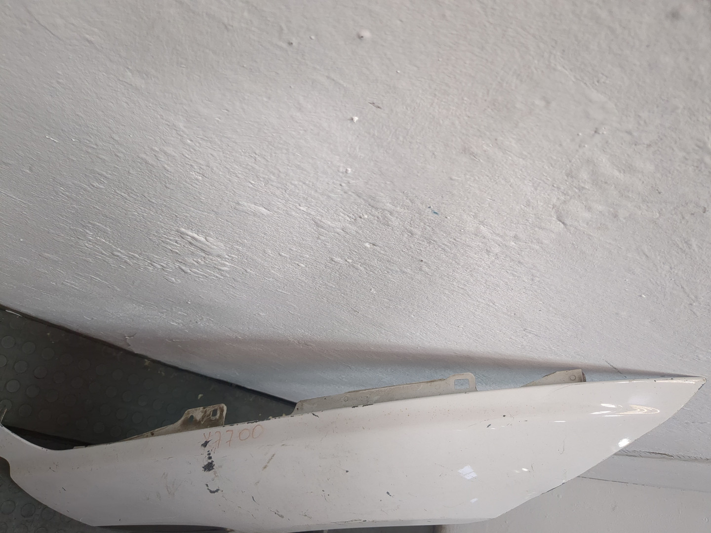 Крыло переднее правое