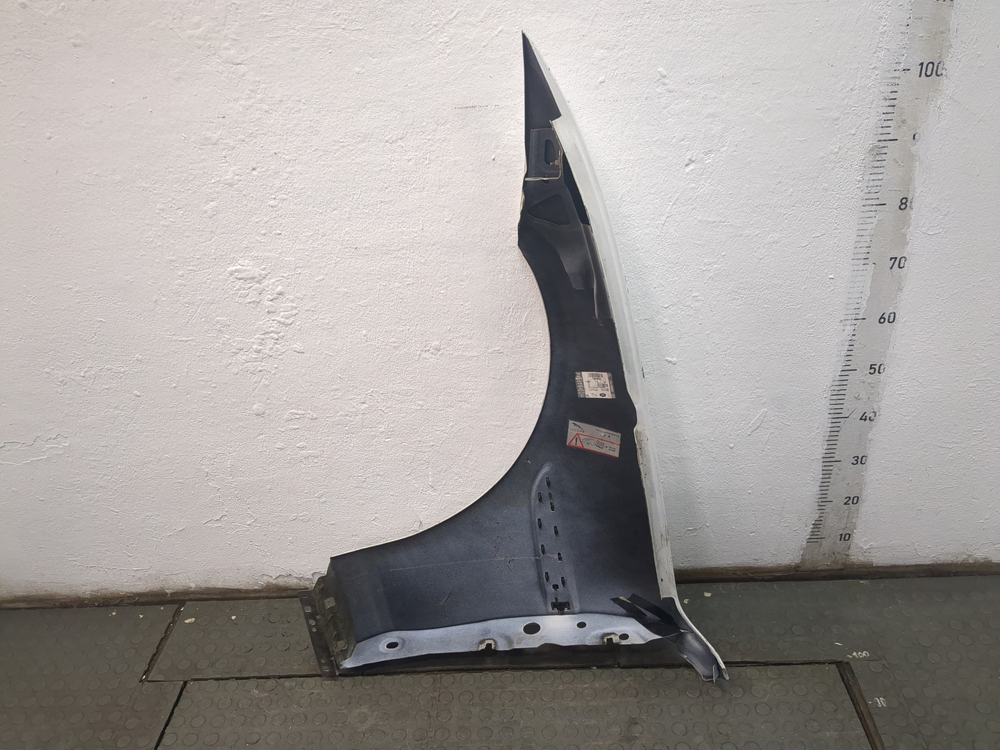 Крыло переднее правое