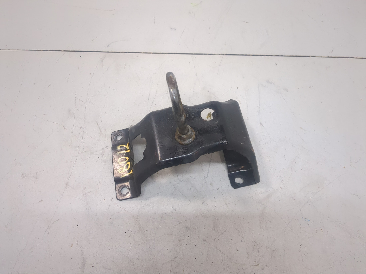 Замок капота