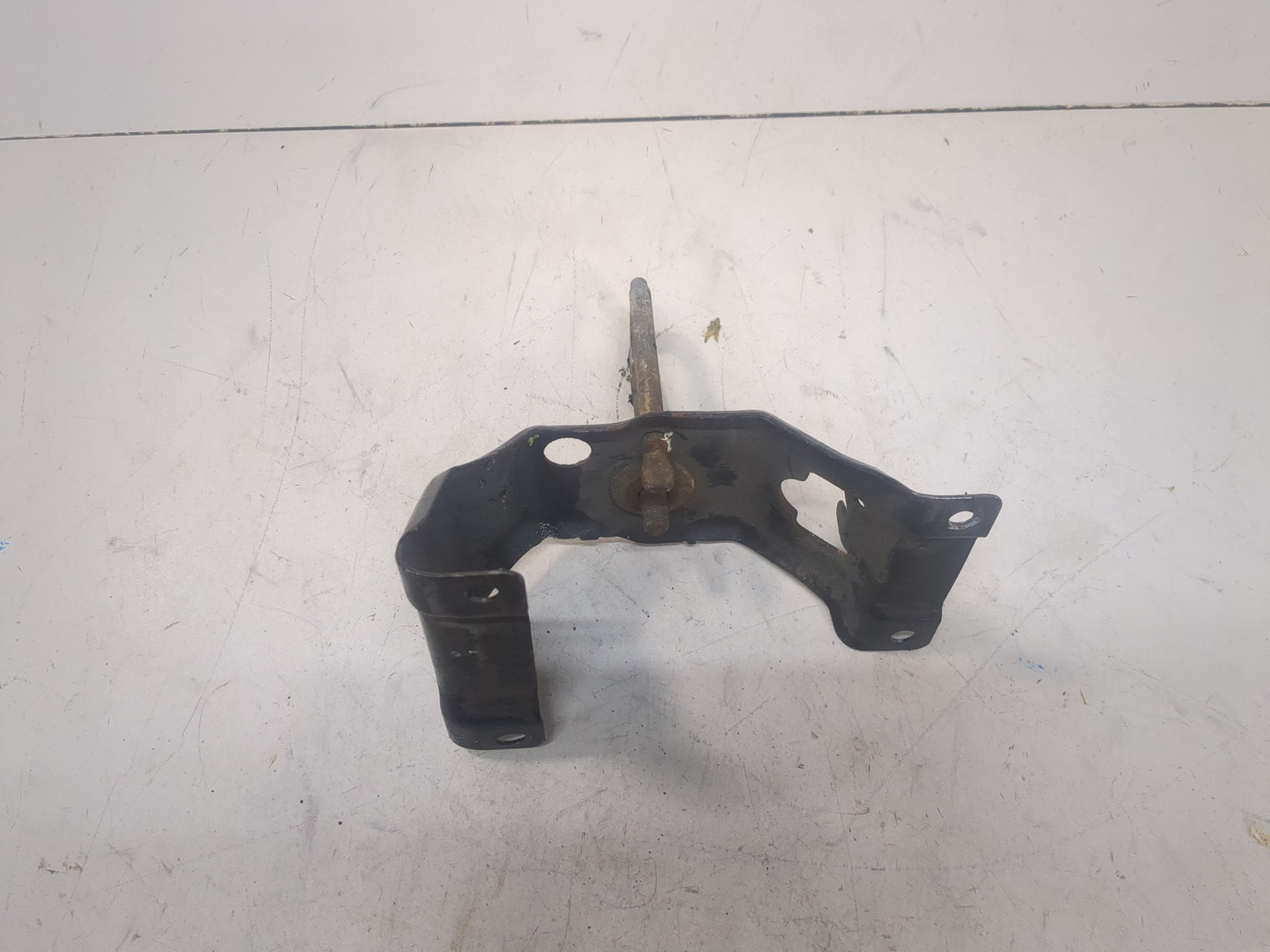 Замок капота