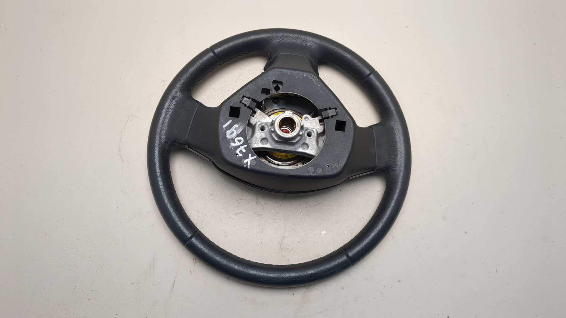 Рулевое колесо (руль)