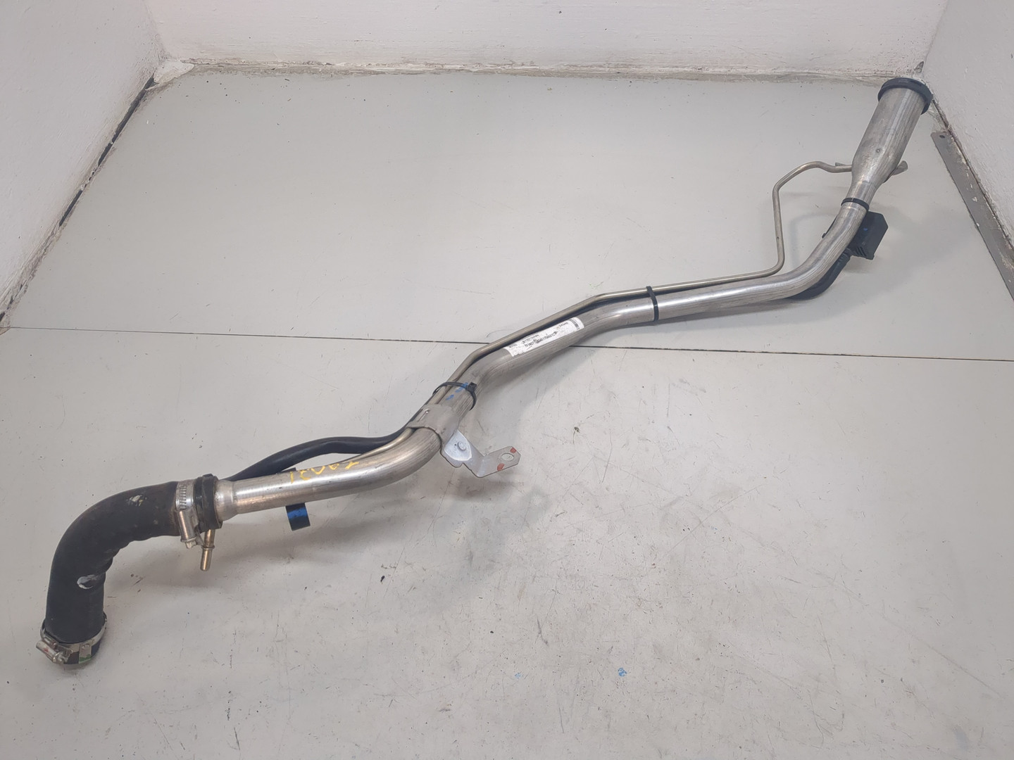 Горловина топливного бака