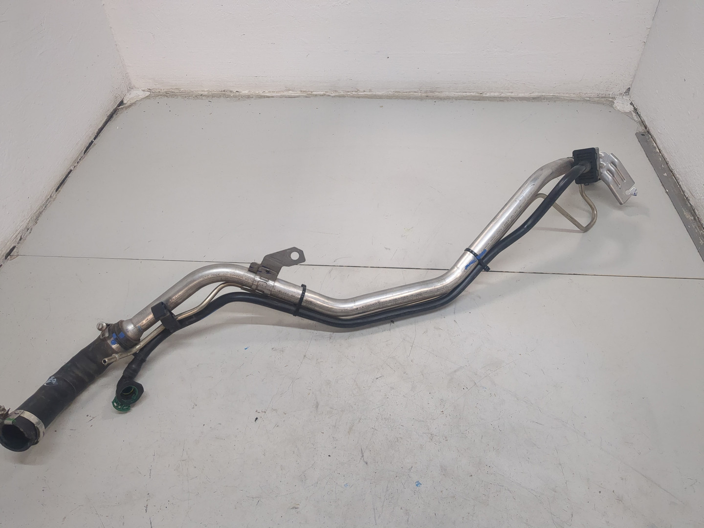 Горловина топливного бака