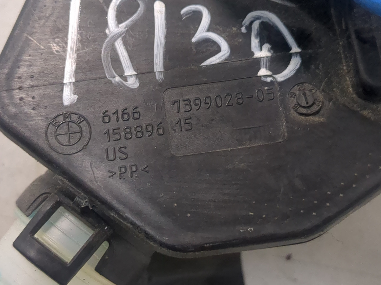 Горловина бачка омывателя