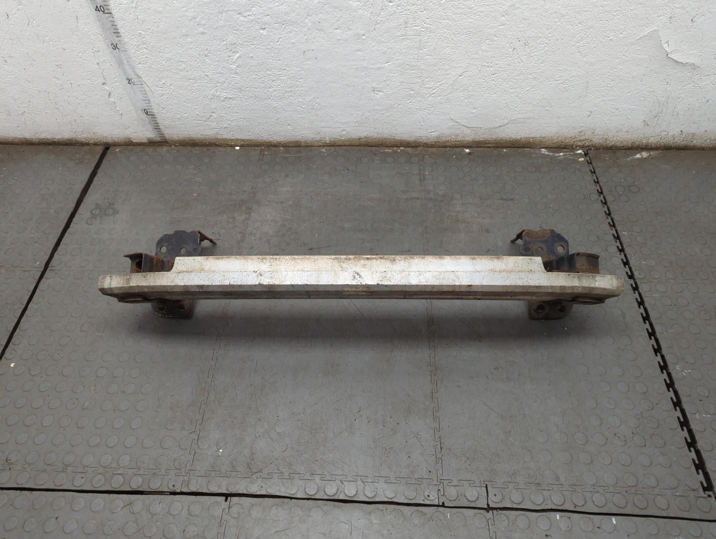 Усилитель переднего бампера