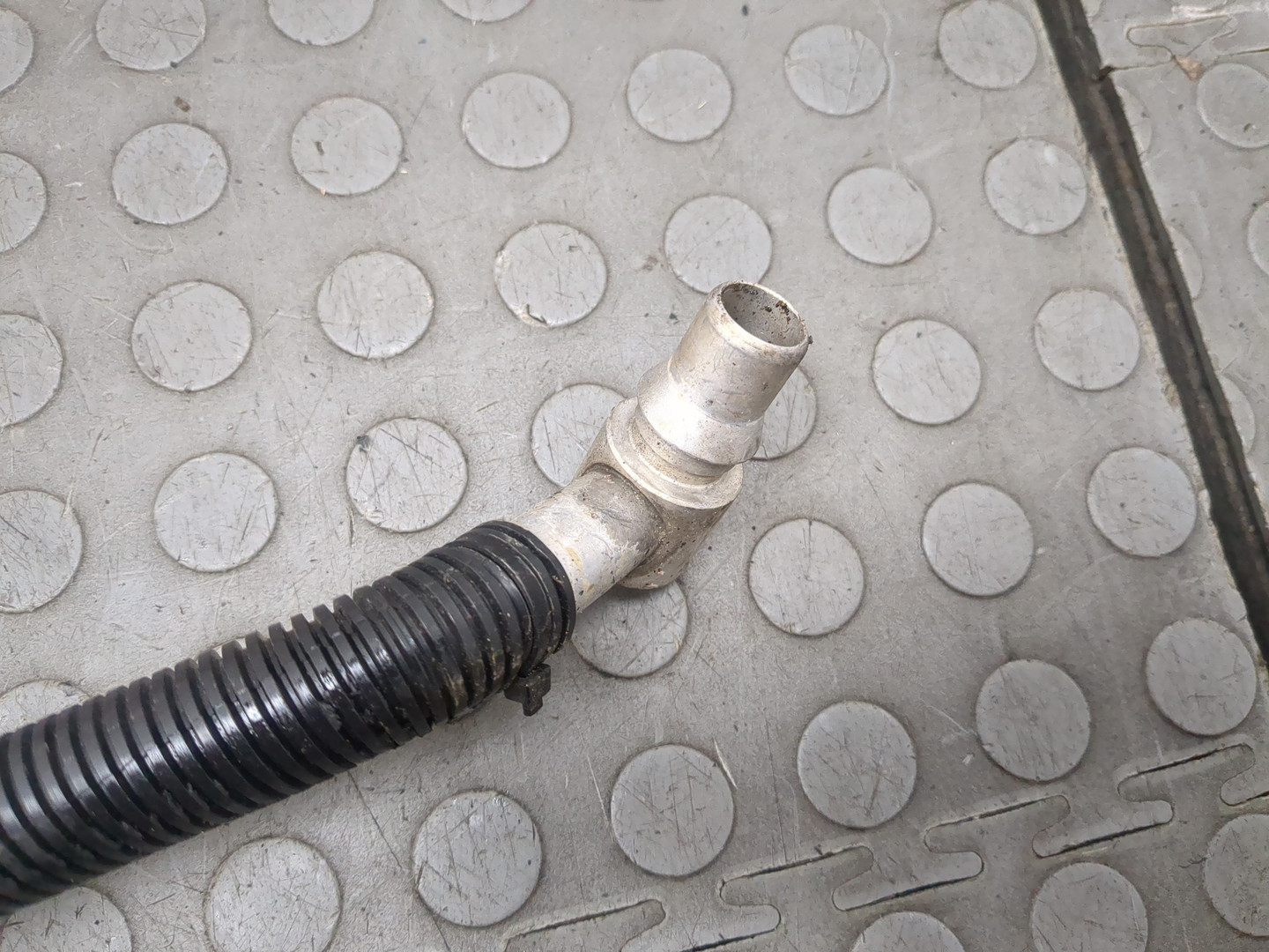 Трубка системы охлаждения