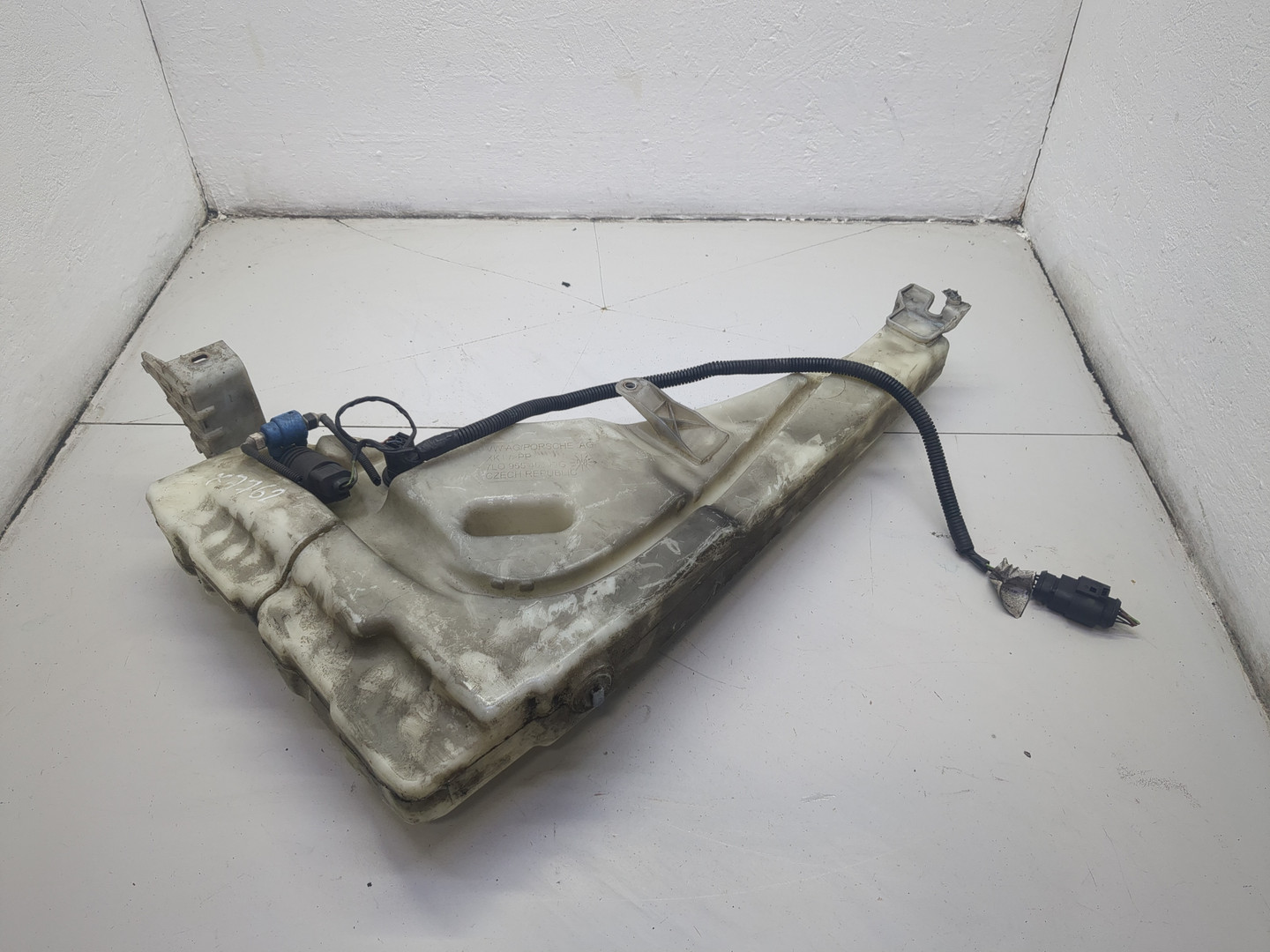 Бачок омывателя лобового стекла