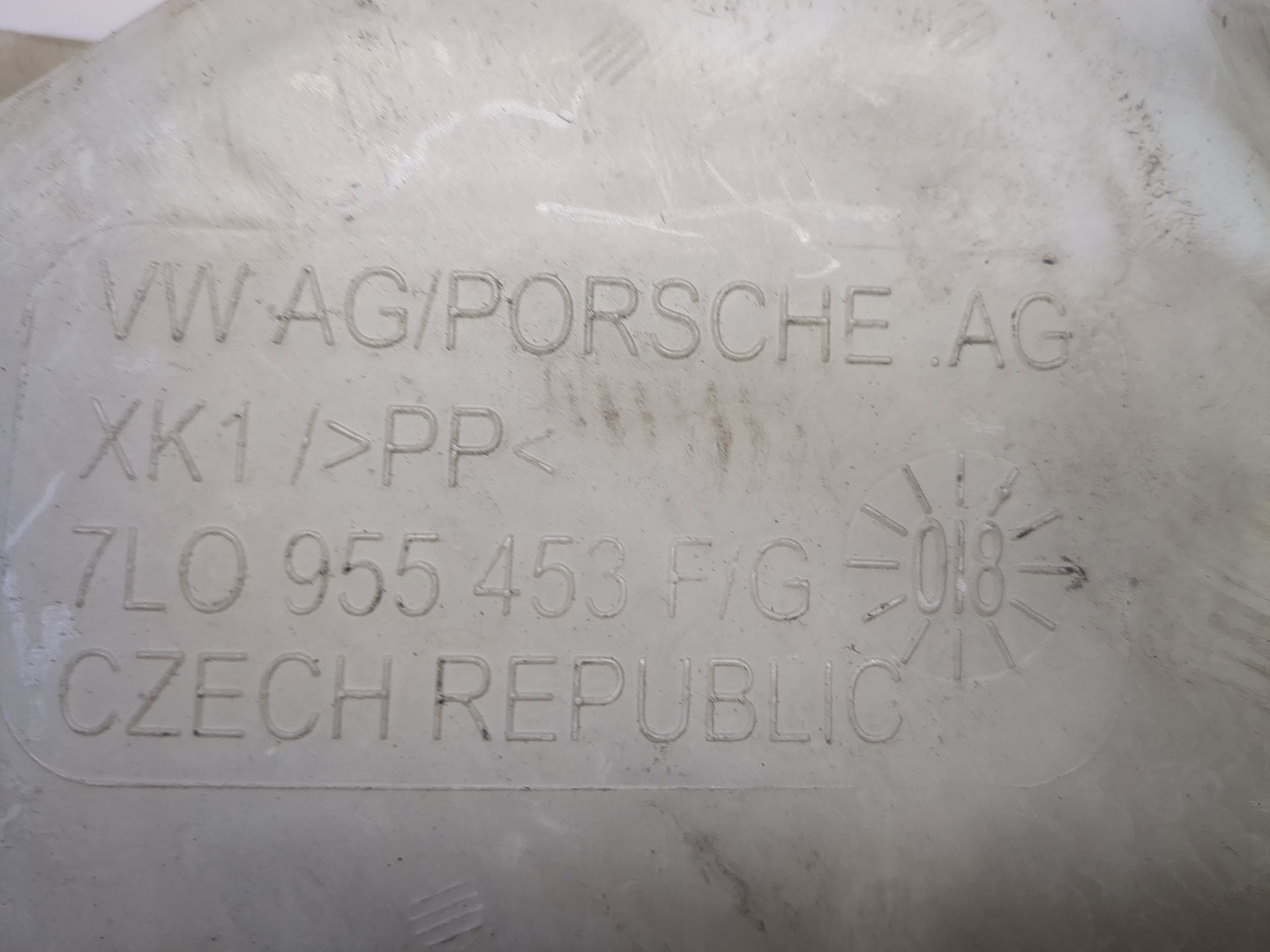 Бачок омывателя лобового стекла