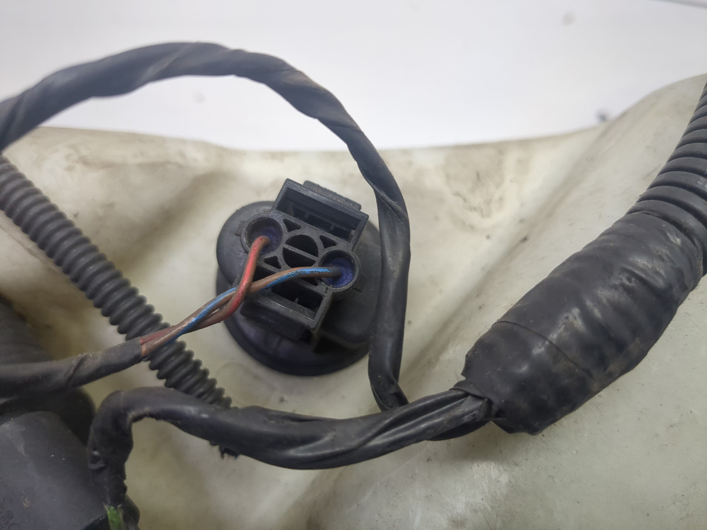 Бачок омывателя лобового стекла