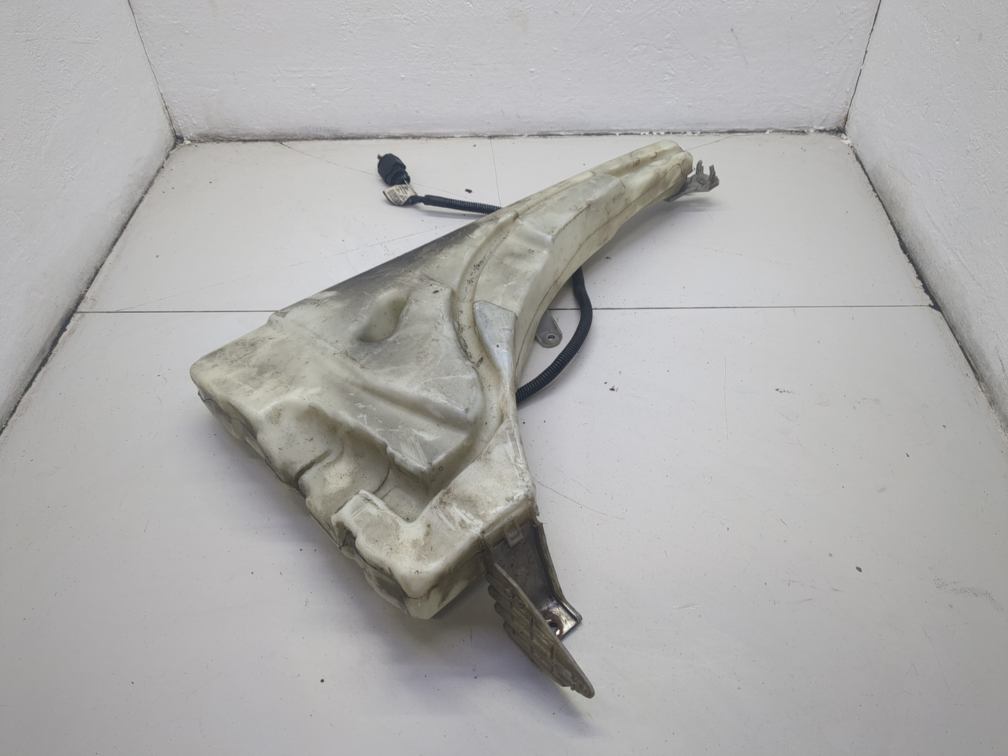 Бачок омывателя лобового стекла