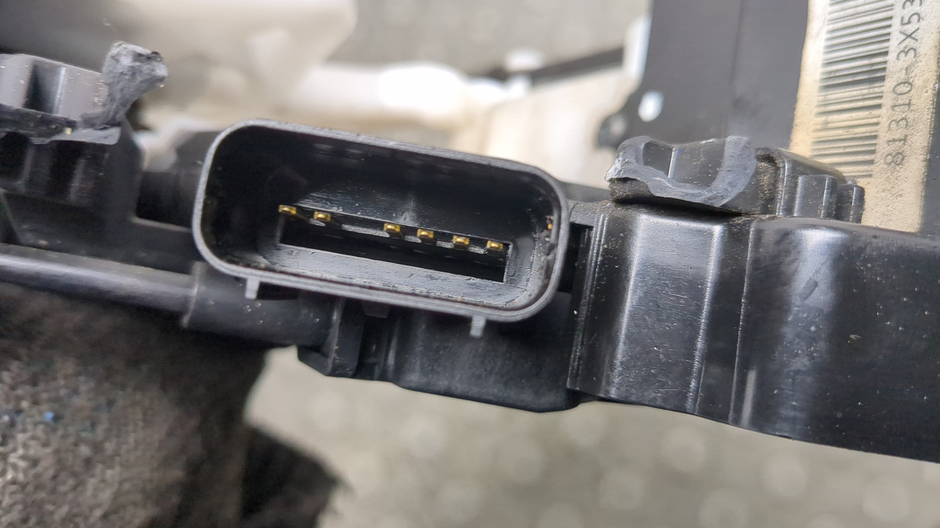 Замок двери передней левой