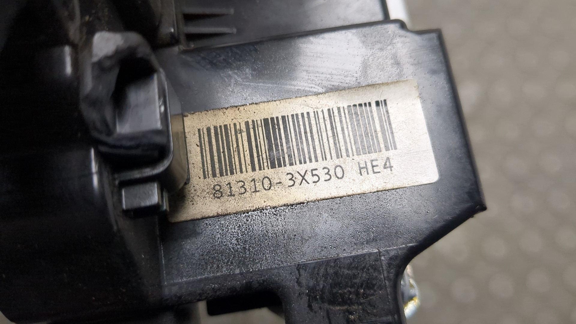 Замок двери передней левой