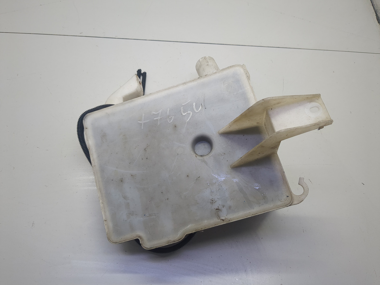 Бачок омывателя лобового стекла