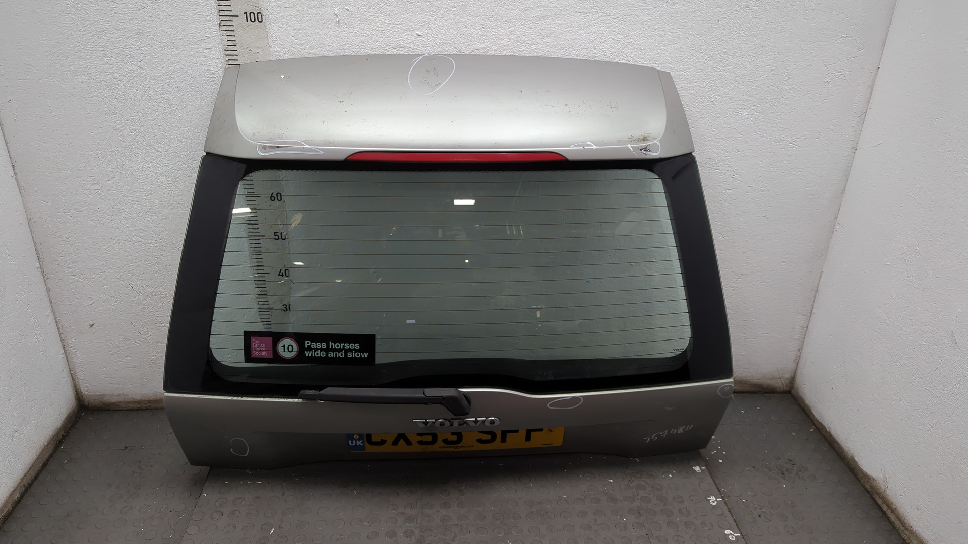 Дверь багажника