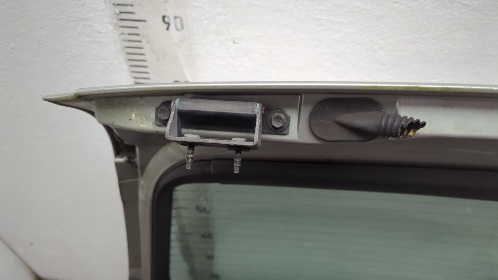 Дверь багажника