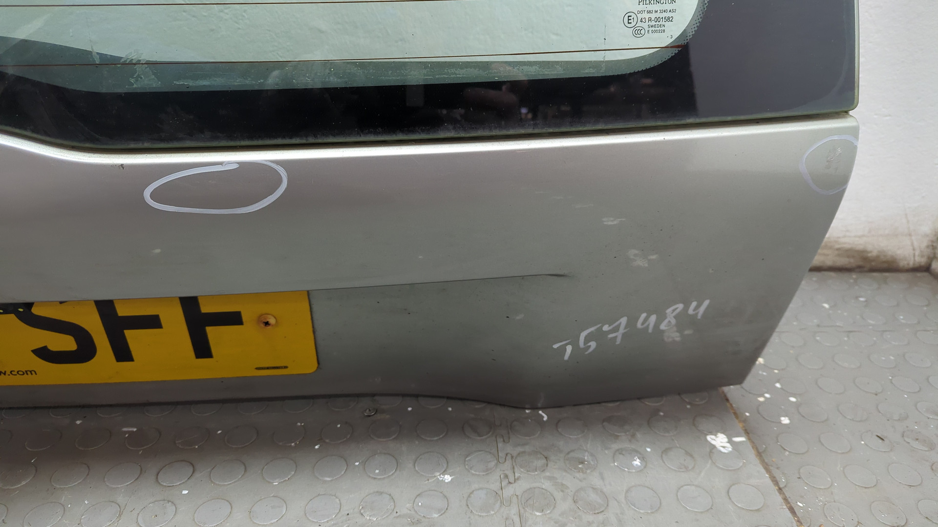 Дверь багажника