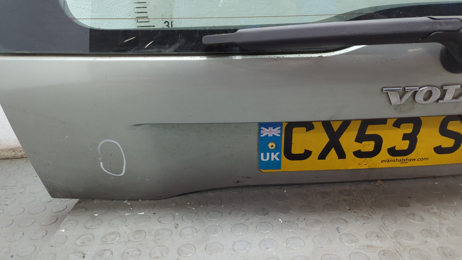 Дверь багажника