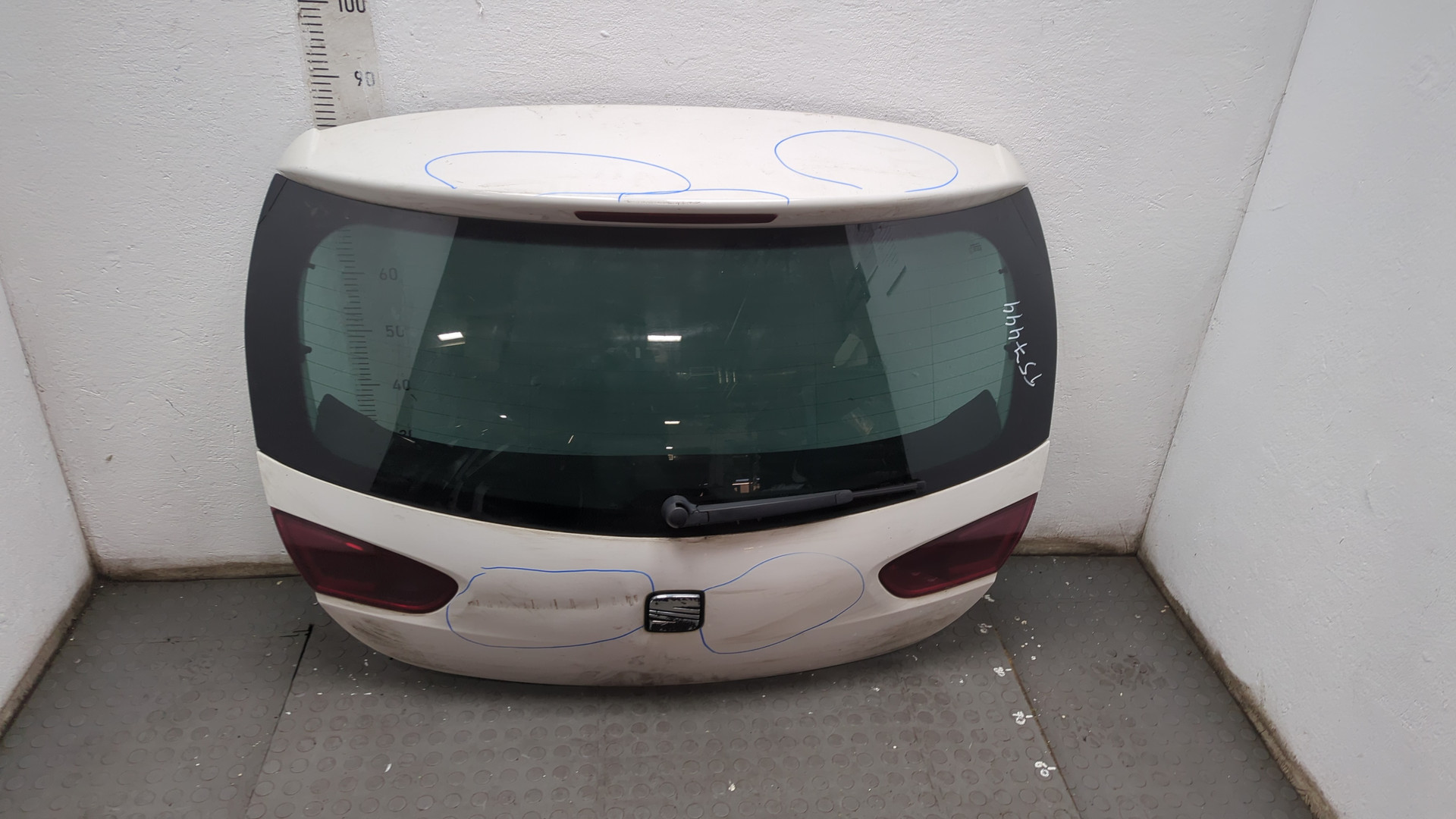 Дверь багажника