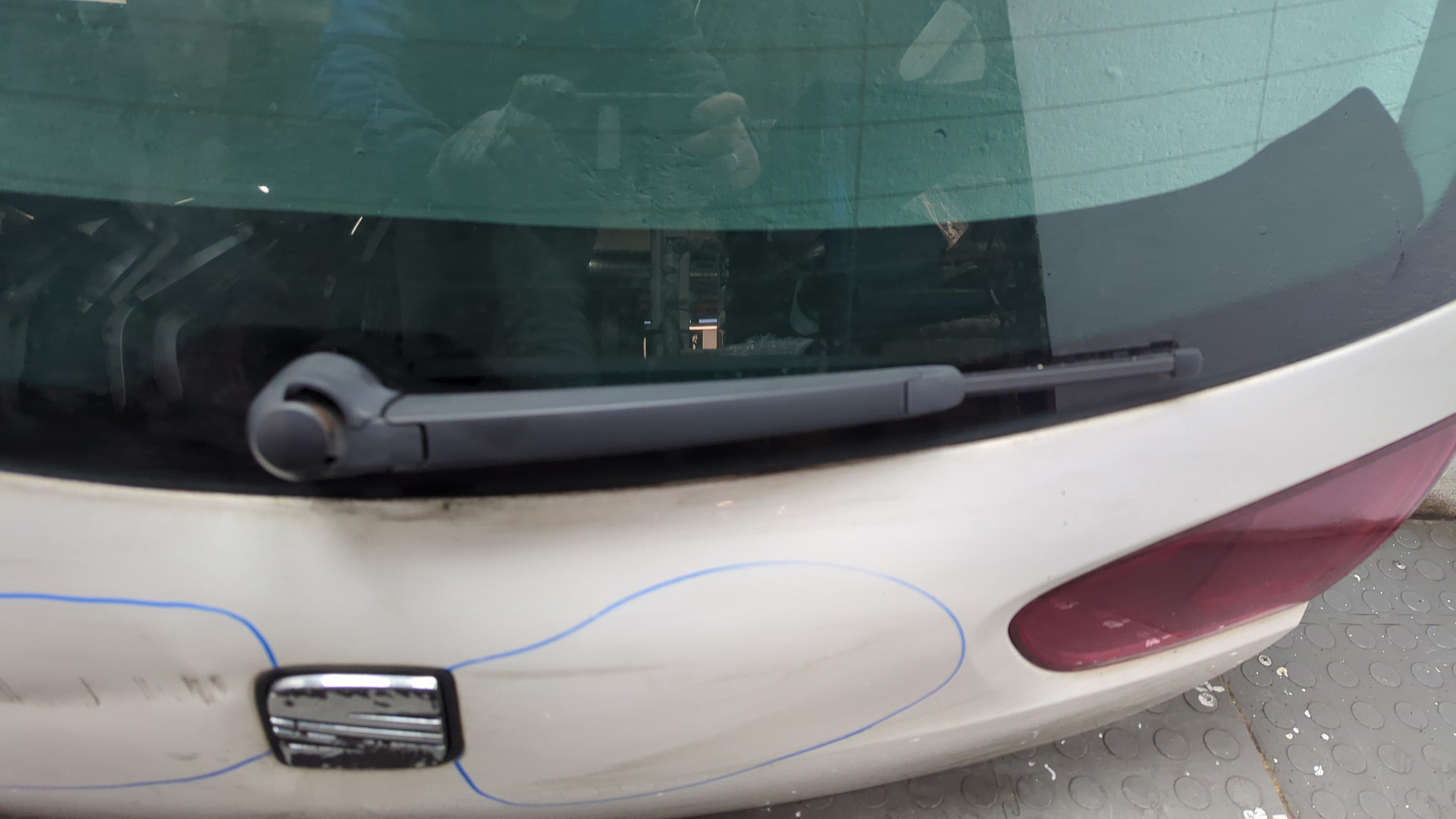 Дверь багажника