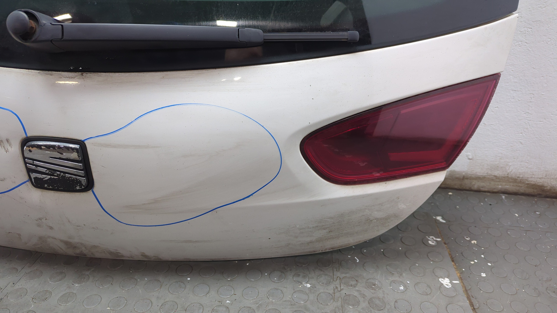 Дверь багажника