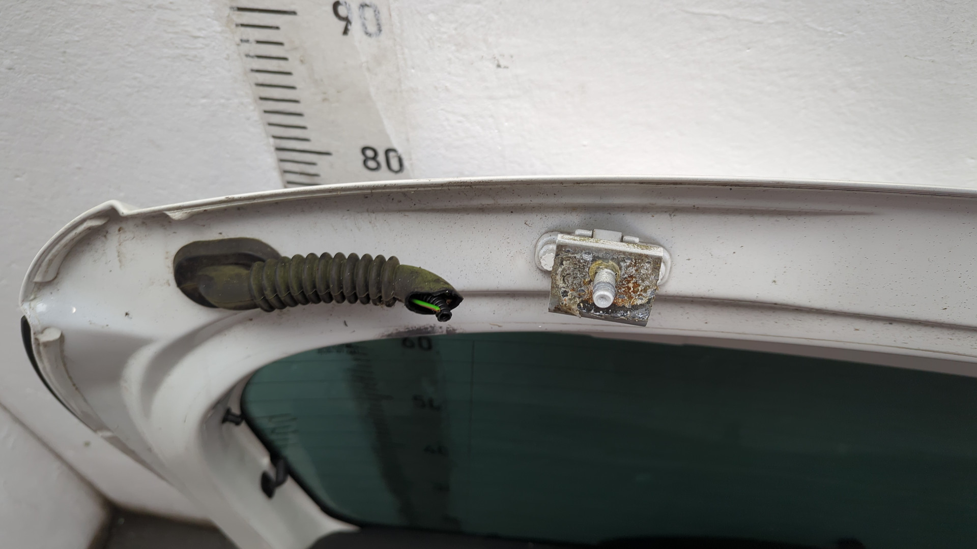 Дверь багажника